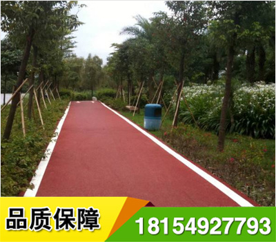 新疆雷辰恒星承接停車位劃線、道路熱熔劃線、市政道路劃線.